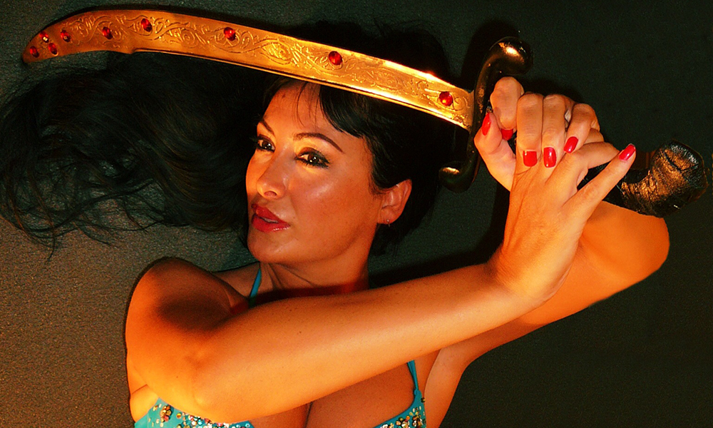 ImagÃ©n de Leire Hathor con un sable  en baile