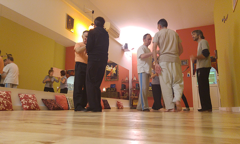 almnos de chi kung con el profesor Juanjo Elola, en la escuela Leire hathor
